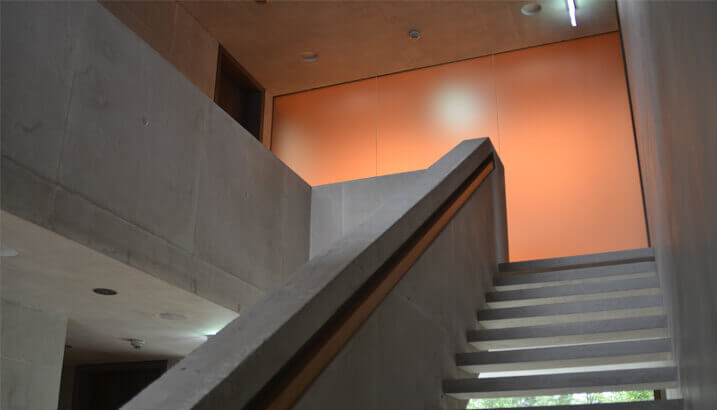 betontreppe im foyer