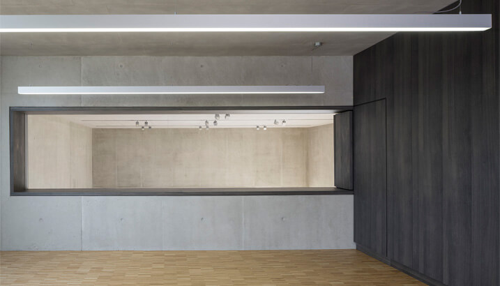 kleiner saal mit offener empore